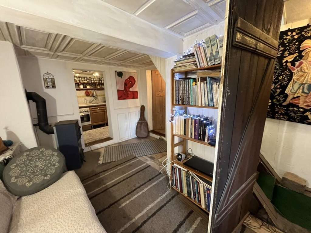 Immobilie in Breuberg - Romantisches Fachwerk-Ensemble mit Künstler-Flair, Atelier, begrüntem Innenhof und viel Potential - Bild 4