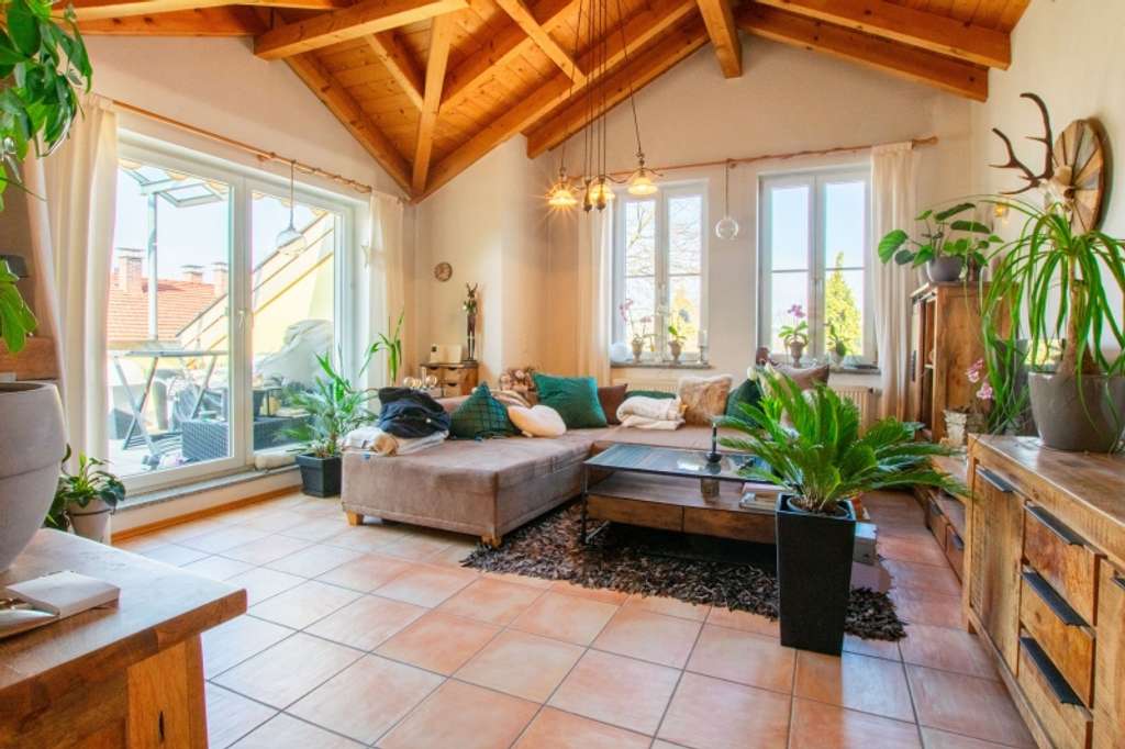 Immobilie in Bad Aibling - Wohnjuwel in ruhiger Lage von Bad Aibling mit Dachterrasse und Einzelgarage - Bild 1