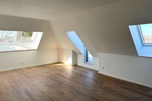 ERSTBEZUG: Exklusive 2-Zimmer-Penthouse Wohnung mit 18 m² Dachterrasse 