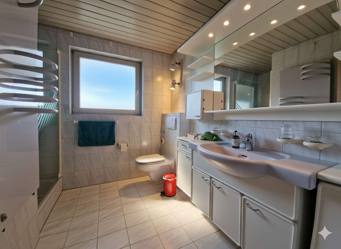 Immobilie in Grenzach-Wyhlen - Interessante Chance in Grenzach-Wyhlen: 4-Zi-Wohnung, 2 Balkone, Einbauküche, Garage! - Bild 5