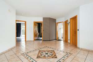Exklusives Wohnen mit Gewerbepotenzial – 217 m² Wohnhaus + 250 m² Halle – Die vollständige Adresse der Immobilie erhältst du vom Anbieter., 26487 Blomberg – Vorschaubild 25