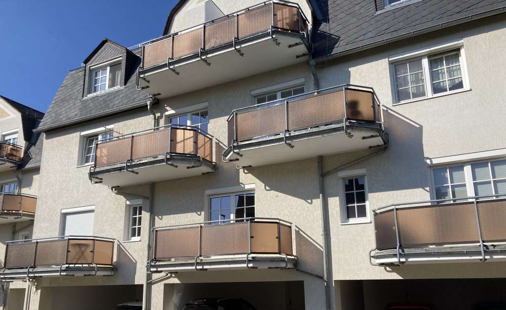 Immobilie in Fraureuth - Attraktive 3-Raumwohnung mit Balkon & Carport-Stellplatz in Fraureuth! Modernisierungsbedürftig! - Bild 0