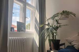 Wunderschön möblierte, frisch sanierte Wohnung in Schöneberg mit Sonnenbalkon & EBK – Traegerstr. 8, 12159 Schöneberg, Berlin – Vorschaubild 3
