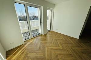 Moderne 3-Raum Wohnung mit Balkon, Abstellkammer sowie Waschmaschinenanschluss! – Otto-Franke-Straße 45, 12489 Adlershof, Berlin – Vorschaubild 1