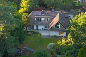VIS-A-VIS ZUM GOLFPLATZ: WEITLÄUFIGES ANWESEN AUF PARKÄHNL. GRUNDSTÜCK MIT POOL & ZWEI WOHNEINHEITEN – Die vollständige Adresse der Immobilie erhältst du vom Anbieter., 31303 Burgdorf – Vorschaubild 1