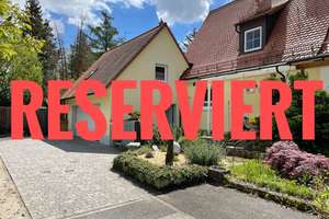 RESERVIERT- Ihr privates Paradies zu zweit - Stilvolles Haus mit Pool, Doppelgarage und Gartenidylle