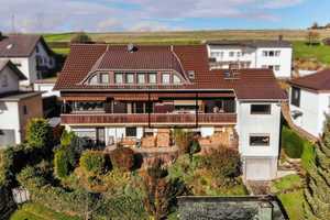 Zweifamilienhaus mit Wertsteigerungspotenzial in naturnaher Lage zur flexiblen Nutzung – Limburg-Weilburg (Kreis) – Vorschaubild 1