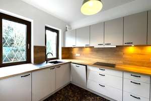 SINGLE FAMILY HOUSE! with 1595 m² plot, 6-room, 5-bed, 3.5-bath and outdoor sauna! *18 min to Clay* – Die vollständige Adresse der Immobilie erhältst du vom Anbieter., 65388 Schlangenbad – Vorschaubild 8
