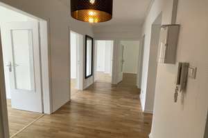 Helle, grosszügige 4-Zimmer Wohnung mit 2 Balkonen in D-Oberkassel