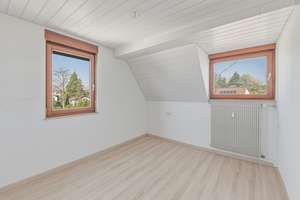 Lichtdurchflutetes Dreifamilienhaus mit traumhaftem Ausblick in Nürtingen-Hardt  – Die vollständige Adresse der Immobilie erhältst du vom Anbieter., 72622 Nürtingen – Vorschaubild 22