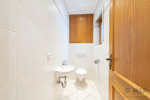 Mediterranes Wohnambiente trifft Architektur – Familienhaus mit exklusiver Pool-Lounge im Würmtal – Die vollständige Adresse der Immobilie erhältst du vom Anbieter., 82166 Gräfelfing – Vorschaubild 3