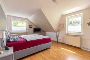 Gut gepflegtes drei Parteien Haus mit großem Garten und drei Garagen – Hildesheim (Kreis) – Vorschaubild 15