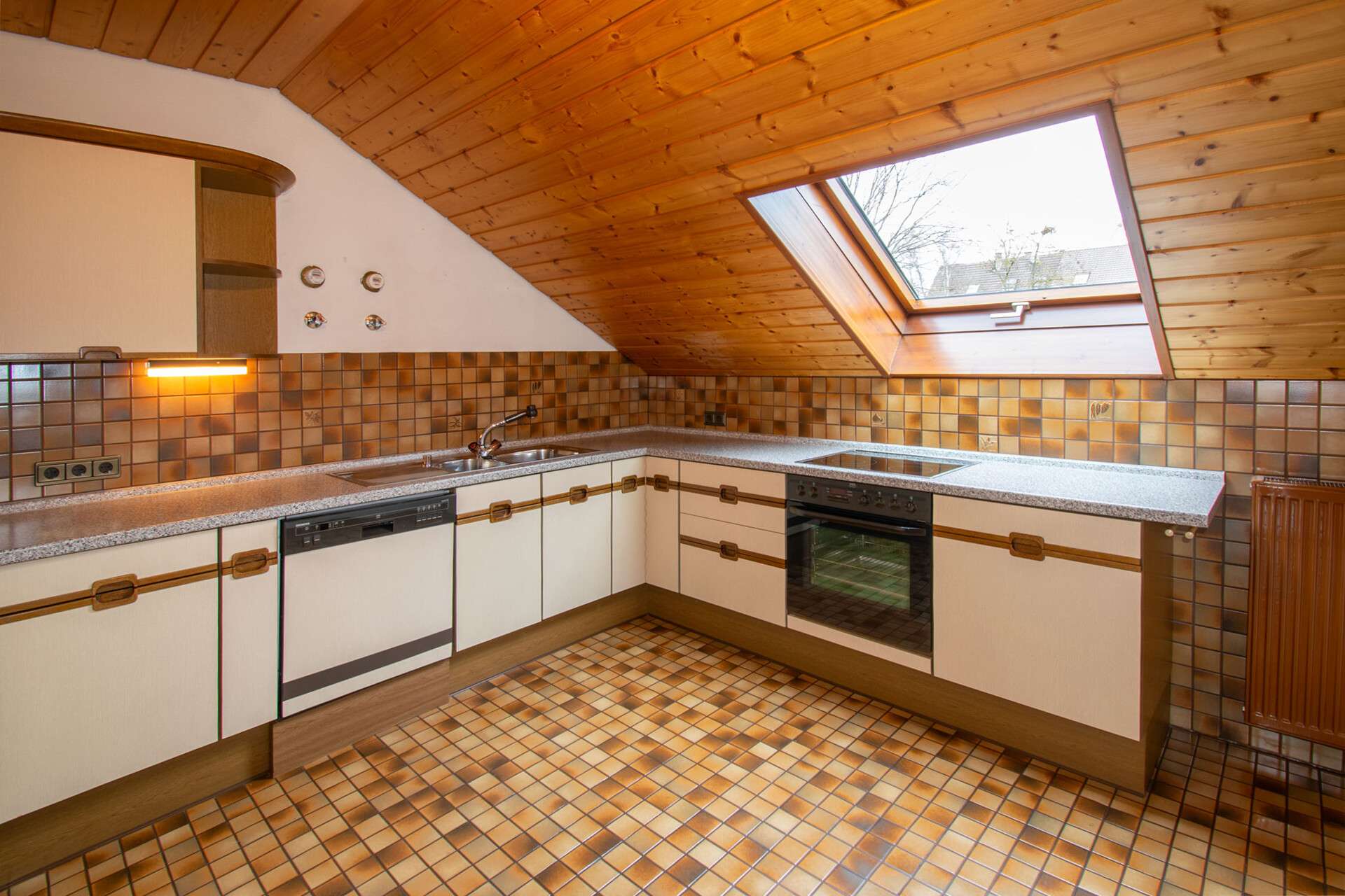 Immobilie in Ditzingen - Ruhige Lage und tolle Fernsicht: 3,5-Zimmer-Wohnung mit Dachterrasse und TG-Platz zu verkaufen - Bild 8