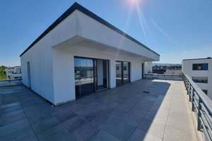***Elegante 3-Zi.-Penthouse-Whg. mit 90 qm großer Dachterrasse, 2 TG-Stellplätzen und EBK***