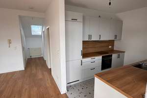 HELLE DACHGESCHOSSWOHNUNG MIT TERRASSE & NEUER KÜCHE IN KIEL-MITTE – Schauenburgerstraße 69, 24118 Ravensberg, Kiel – Vorschaubild 3