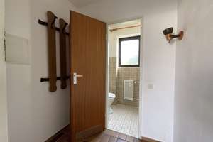 Wohnen auf zwei Ebenen: Gepflegte 3-Zimmer-Maisonettewohnung mit Loggia und Garage in Schönwald! – Die vollständige Adresse der Immobilie erhältst du vom Anbieter., 78141 Schönwald im Schwarzwald – Vorschaubild 3