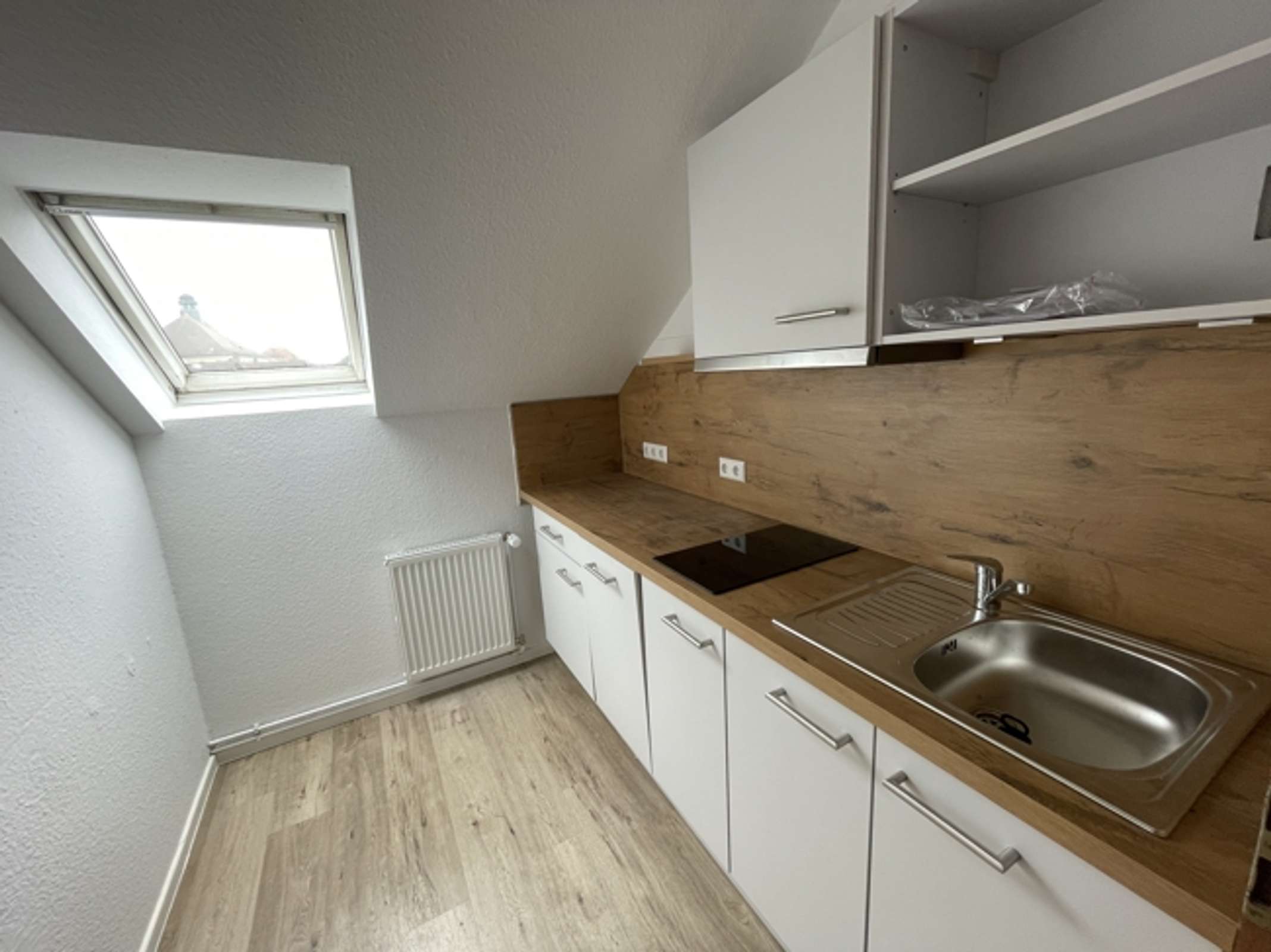 Stilvolle 2-Zimmer-Dachgeschoss-Wohnung in bevorzugter Lage des unteren Ostviertels