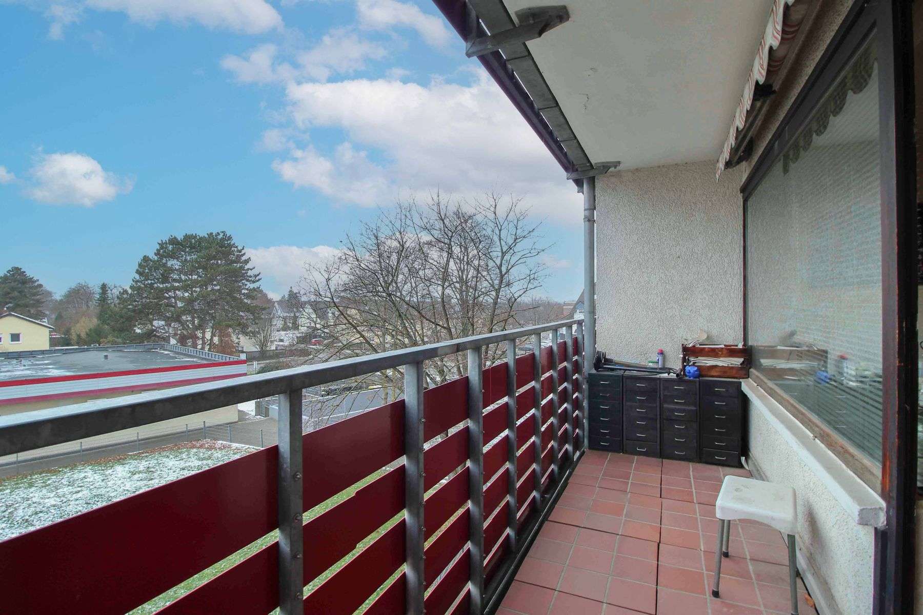 Bezugsfrei & mit Potenzial: 1,5-Zimmer-Wohnung mit Aufzug und Balkon in Sankt-Augustin, Rhein Sieg Kreis – Bild 2