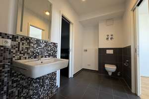Da kommt man gern Heim. praktische 2-Zimmer-Wohnung mit EBK, Dusche, Badewanne und Einbauschränken – Goldschmidtstraße 39, 4103 Zentrum-Südost, Leipzig – Vorschaubild 4