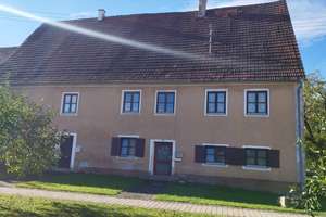 Historisches Anwesen mit Charme – Ehemaliges Schulhaus aus dem Jahr 1603 mit zwei Wohneinheiten 
