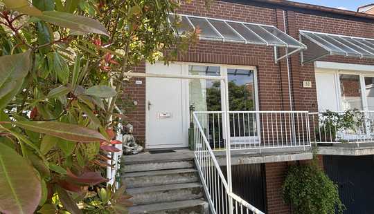 Bild von Modernes Split-Level-Reihenhaus mit Süd-Terrasse und Dachterrasse