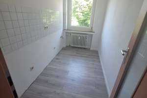 Helle und frisch renovierte 2-Zimmerwohnung zu vermieten! – Peter-Rasspe-Straße 61, 42651 Solingen-Mitte, Solingen – Vorschaubild 4