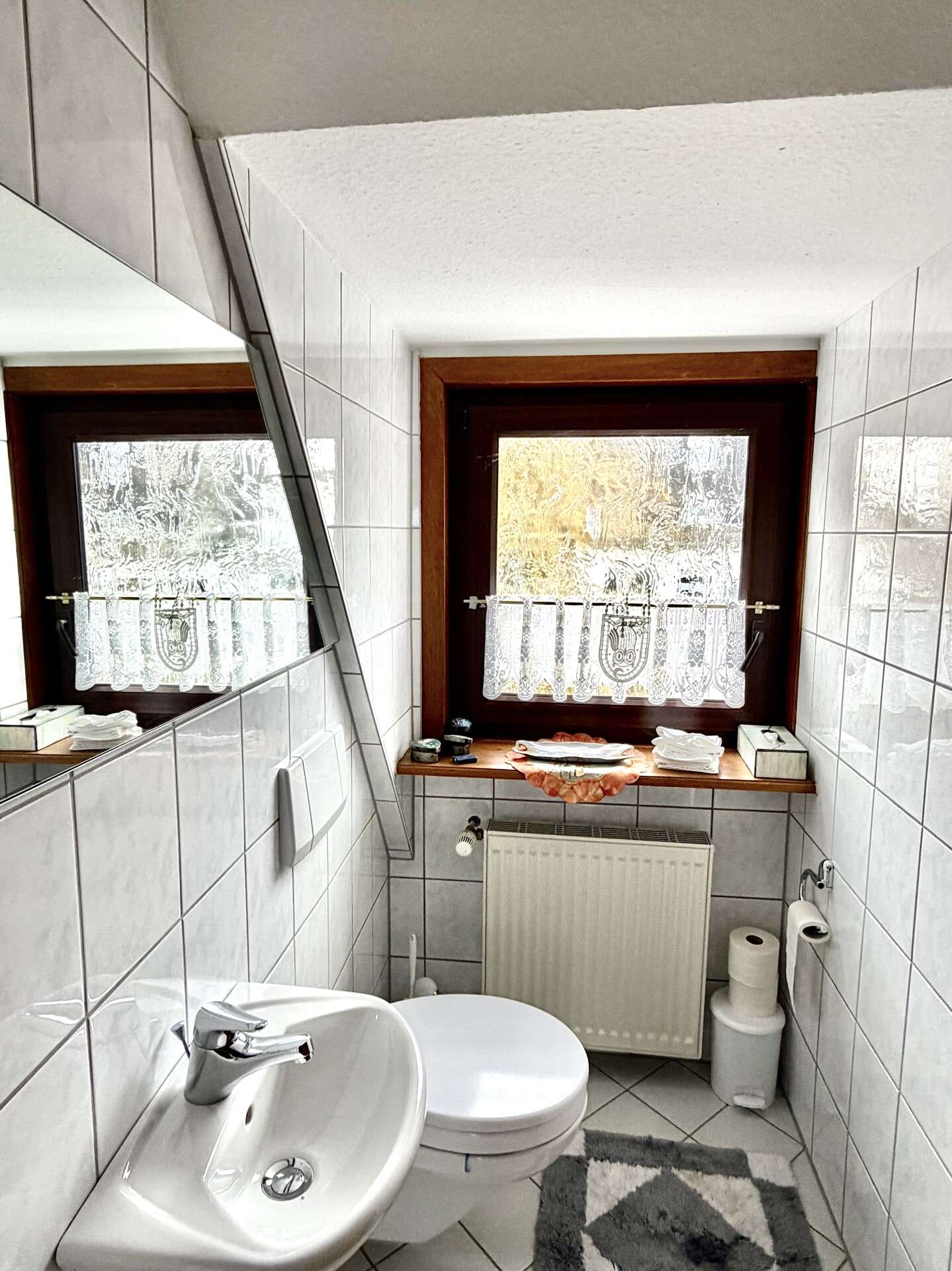 Immobilie in Heidenrod - Stilvolles Ein-/Zweifamilienhaus auf schönem Areal - Bild 13