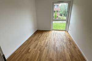 Leben am Wasser in extravaganter Lage - Imposante 4-Zimmer-Wohnung mit direktem Wasserblick – Julienne-Trouet-Platz 33, 30453 Limmer, Hannover – Vorschaubild 2