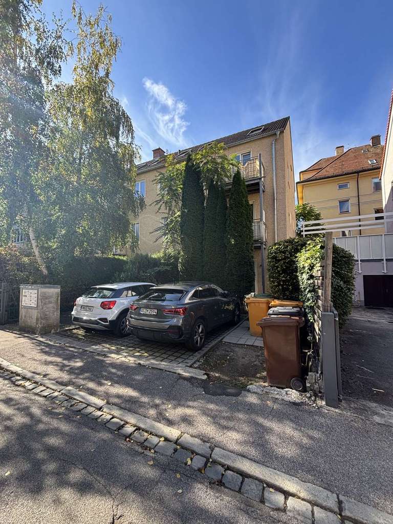 Katip | Charmante, lichtdurchflutete 2-Zimmer-Wohnung mit Balkon in begehrter Lage von Augsburg