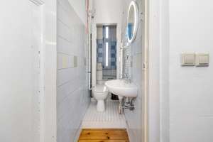 Quiet, spacious south facing Studio between the Kollwitzkiez & Winsviertel. Empty & available ! – Prenzlauer Allee 35, 10405 Prenzlauer Berg, Berlin – Vorschaubild 8