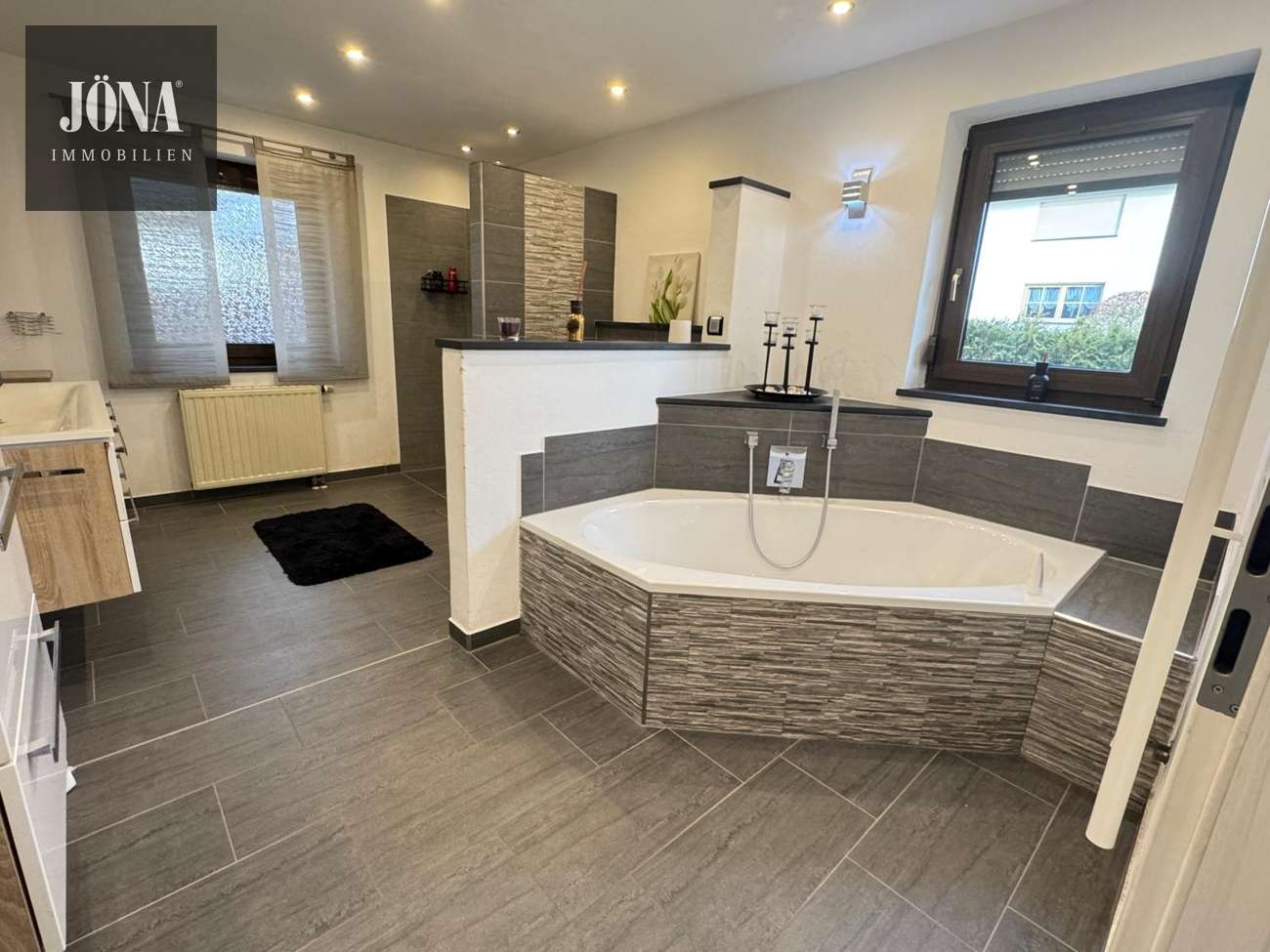 Immobilie in Marktleugast - Liebevoll sanierte Immobilie mit  großem Garten und Doppelgarage in ruhiger Wohnlage - Bild 10