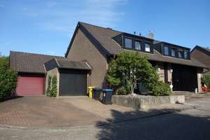 FREISTEHEND EXKLUSIV 1-2 FAM.-HS., 3 GARAGEN, 7 ZI./237 QM WFL., MARMOR, KAMIN, SAUNA IN KNITTKUHL – Am Wagenrast 35, 40629 Knittkuhl, Düsseldorf – Vorschaubild 2