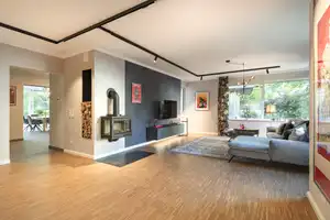 Perfekt für die große Familie. Mit Wohnküche, Kamin und Dachterrasse – Hamburg – Vorschaubild 4