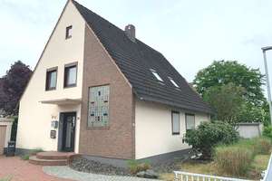 Beliebte Neustadt: Idyllisches Wohnen im 2-Parteien-Haus – 3 Zimmer mit Balkon...
