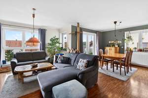 Großzügige Maisonettewohnung mit Balkon in ruhiger Lage von Blaustein – Die vollständige Adresse der Immobilie erhältst du vom Anbieter., 89134 Blaustein – Vorschaubild 2