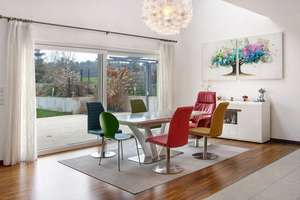 Modernes Einfamilienhaus mit Galerie, Kamin und drei Garagen in ruhiger Randlage – Im Förstergarten 31, 91336 Heroldsbach – Vorschaubild 5
