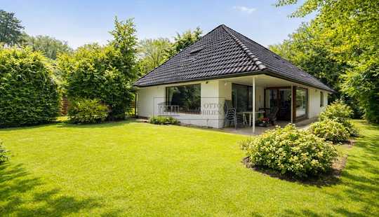 Bild von Großzügiges Einfamilienhaus mit Entwicklungspotenzial im Grünen