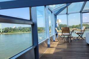 Großzügige Penthouse-Wohnung mit Wintergarten - erste Reihe Rheinufer