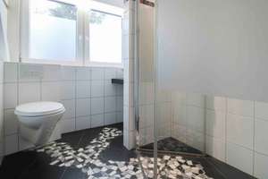 Wohnen, Vermieten oder Kombinieren – Haus mit Einliegerpotenzial und Entwicklungschancen – Die vollständige Adresse der Immobilie erhältst du vom Anbieter., 90766 Unterfarrnbach, Fürth – Vorschaubild 2