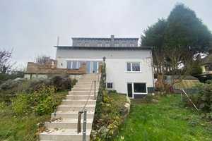 Boardinghouse / viele Zimmer / 3 Bäder / Küche / Terrasse  mit Blick ins Grüne. – Main-Taunus-Kreis – Vorschaubild 1