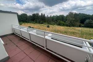 Sehr schöne, für Sie renovierte 2-Raumwohnung mit Balkon und Blick ins Grüne!!!! – Putbuser Weg 23, 1109 Klotzsche (Stadtteil), Dresden – Vorschaubild 3