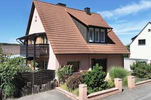 KL-Hohenecken: Freistehendes Zweifamilienhaus mit Doppelgarage, PKW-Stellplätzen und Garten – Die vollständige Adresse der Immobilie erhältst du vom Anbieter., 67661 Hohenecken, Kaiserslautern – Vorschaubild 2