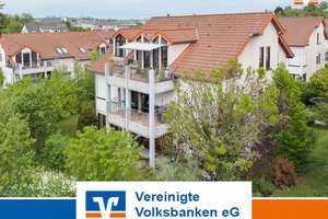 Tolle 4 Zimmer DG-Wohnung mit Balkon, TG Platz und AAP im Freien