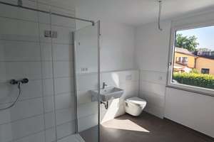 Erstbezug – Modernes 4-Zimmer-Reihenhaus mit Garten, 2 Bädern, Einbauküche & 2 Carports – Lilienstrasse 43, 90547 Stein – Vorschaubild 9