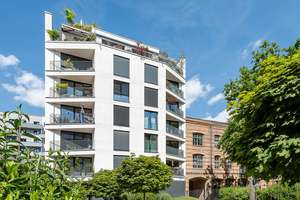 Traumhaft schönes 3-Zimmer Penthouse mit A/C, Aufdachterrasse und TG-Stellplatz in Mitte