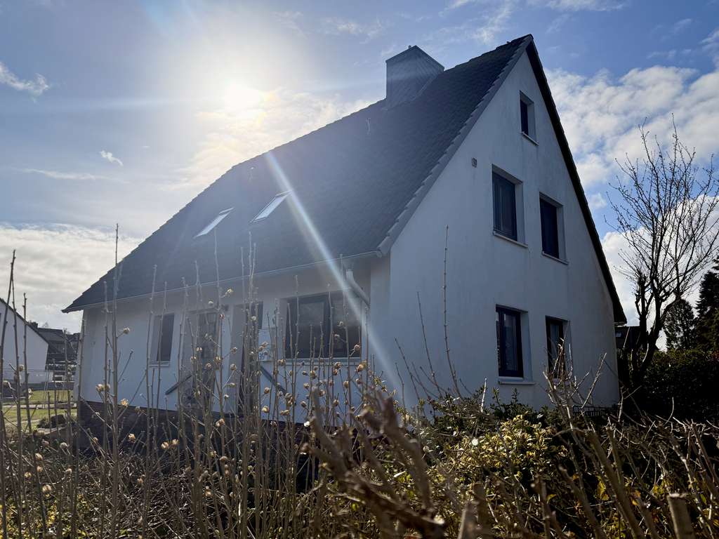 Immobilie in Ammersbek - Geräumiges 6-Zimmer Haus mit Garage in Ammersbek - Bild 2