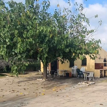 rustikales Haus auf dem Land