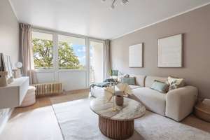Frisch sanierte Wohnung mit klarer Raumaufteilung, in Top-Lage am Ku'damm, bezugsfrei und Balkon – Johann-Sigismund-Straße 18, 10711 Halensee, Berlin – Vorschaubild 3
