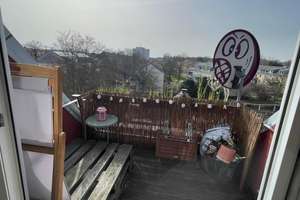 Charmante 2 Zimmer  Dachgeschoß-Wohnung über den Dächern von Zollstock mit Garage