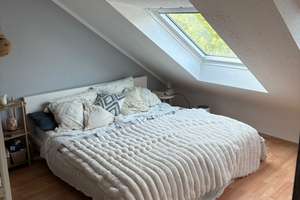 Idyllisch & Stadtnah: Charmante Dachgeschosswohnung in gefragter Wohnlage – Hamerhütte 72, 41068 Venn, Mönchengladbach – Vorschaubild 3